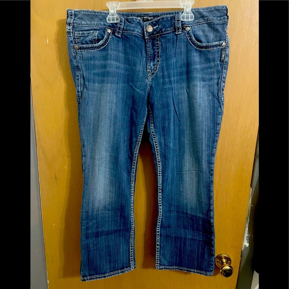 Silver jeans Suki capris in dark wash size 36w